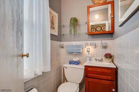 Bath - 4 S Springfield Ave, Springfield, NJ 07081 photo 1 of 2