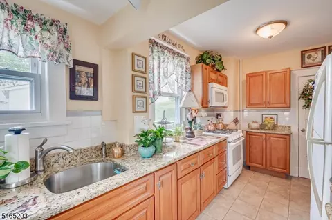 Kitchen - 4 S Springfield Ave, Springfield, NJ 07081 photo 4 of 4