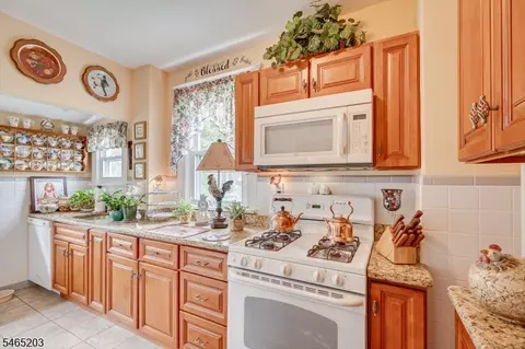 Kitchen - 4 S Springfield Ave, Springfield, NJ 07081 photo 1 of 4