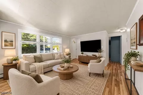Living - 224 Baker St, Dover, NJ 07801 photo 2 of 4