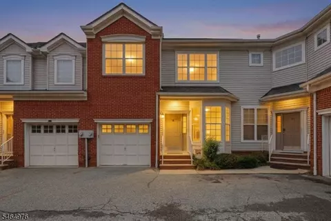 26 Gordon Cir, Parsippany, NJ 07054
