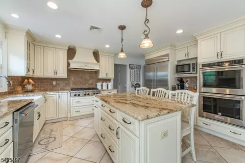 Kitchen - 178 Webster Dr, Wayne, NJ 07470 photo 4 of 4