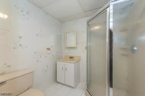 Bath - 178 Webster Dr, Wayne, NJ 07470 photo 6 of 6