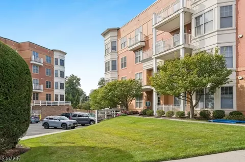 3109 Pointe Gate Dr, Livingston, NJ 07039