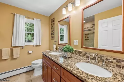 Bath - 40 Brook Ter, Wayne, NJ 07470 photo 4 of 4