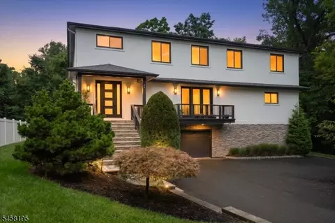 25 Oakwood Dr, New Providence, NJ 07974