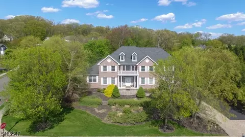 3 Bayberry Ln, North Haledon, NJ 07508