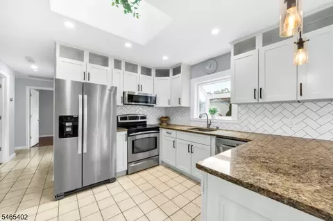 Entry Way - 9 Shetland Dr, Clark, NJ 07066 photo 1 of 3