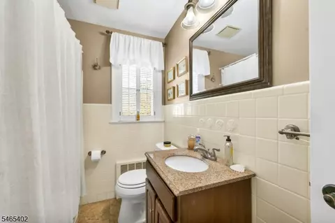 Bath - 9 Shetland Dr, Clark, NJ 07066 photo 1 of 2