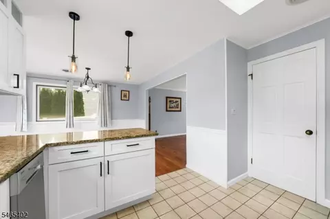 Entry Way - 9 Shetland Dr, Clark, NJ 07066 photo 2 of 3