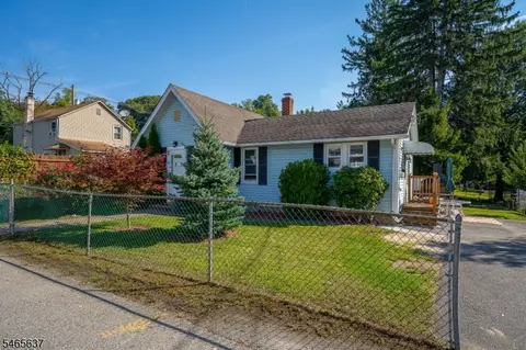 12 3rd St, Bloomingdale, NJ 07403