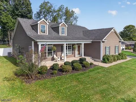 9 Glory Rd, Lebanon, NJ 08833