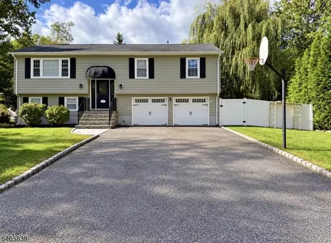 15 Hazel St, Lincoln Park, NJ 07035