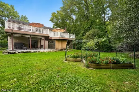Exterior - 564 Mountain Ave, Springfield, NJ 07081 photo 15 of 16
