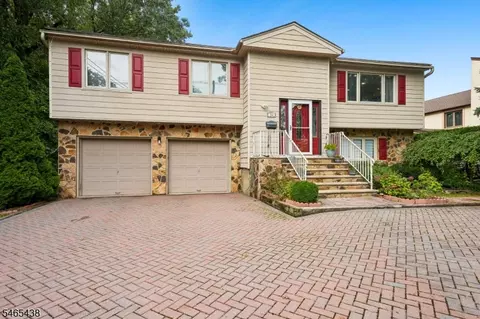 Exterior - 564 Mountain Ave, Springfield, NJ 07081 photo 4 of 16