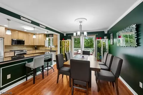 Dining - 564 Mountain Ave, Springfield, NJ 07081 photo 1 of 2