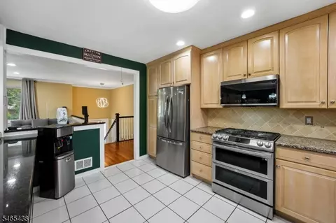 Kitchen - 564 Mountain Ave, Springfield, NJ 07081 photo 1 of 2