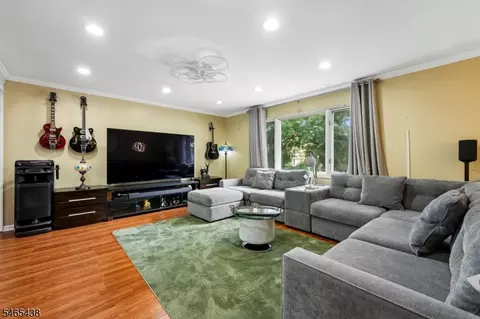Living - 564 Mountain Ave, Springfield, NJ 07081 photo 1 of 2