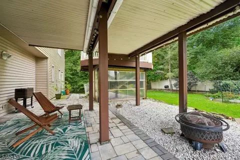 Exterior - 564 Mountain Ave, Springfield, NJ 07081 photo 11 of 16
