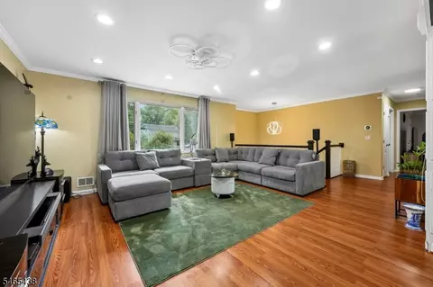 Living - 564 Mountain Ave, Springfield, NJ 07081 photo 2 of 2