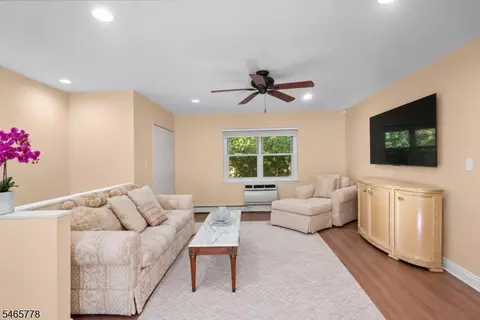 Living - 49 Knox Ter #2A, Wayne, NJ 07470 photo 1 of 3