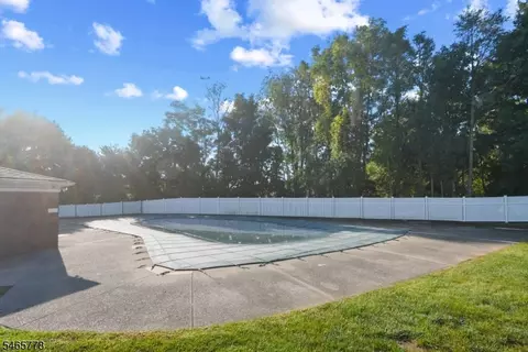 Exterior - 49 Knox Ter #2A, Wayne, NJ 07470 photo 1 of 2