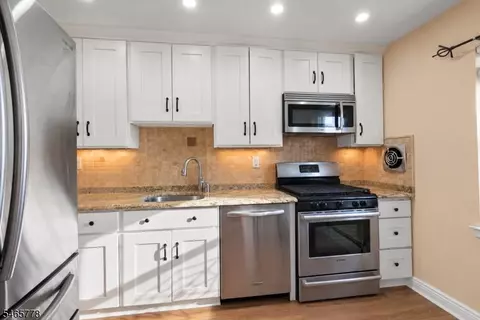 Kitchen - 49 Knox Ter #2A, Wayne, NJ 07470 photo 3 of 5