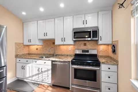 Kitchen - 49 Knox Ter #2A, Wayne, NJ 07470 photo 5 of 5