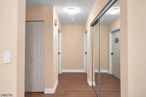 Entry Way - 49 Knox Ter #2A, Wayne, NJ 07470 photo 3 of 5