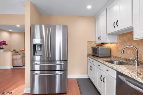 Kitchen - 49 Knox Ter #2A, Wayne, NJ 07470 photo 4 of 5