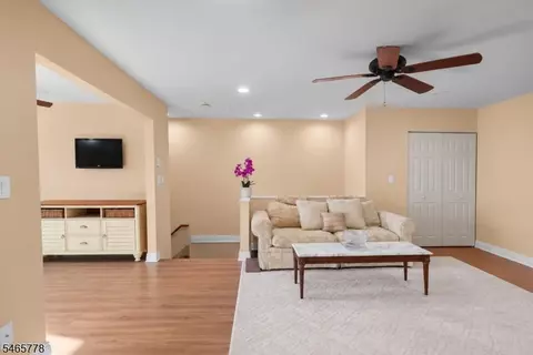 Living - 49 Knox Ter #2A, Wayne, NJ 07470 photo 3 of 3