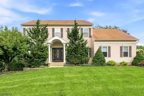 1709 Washington Valley Dr, Stewartsville, NJ 08886