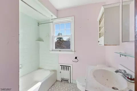 Bath - 4 Denman Pl, Summit, NJ 07901 photo 1 of 2