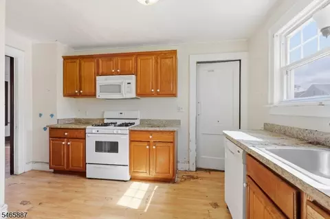 Kitchen - 4 Denman Pl, Summit, NJ 07901 photo 2 of 2