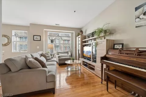 149 Conover Ter, Lebanon, NJ 08833