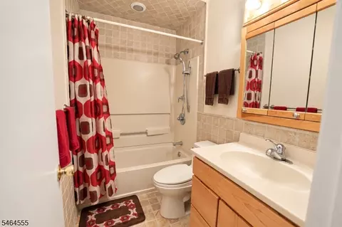 Bath - 1 Sparrow Cir, Newton, NJ 07860 photo 2 of 4