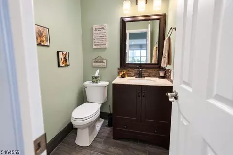Bath - 1 Sparrow Cir, Newton, NJ 07860 photo 1 of 4