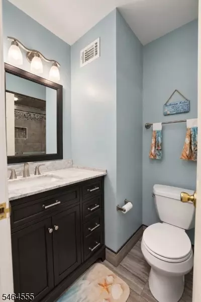 Bath - 1 Sparrow Cir, Newton, NJ 07860 photo 3 of 4