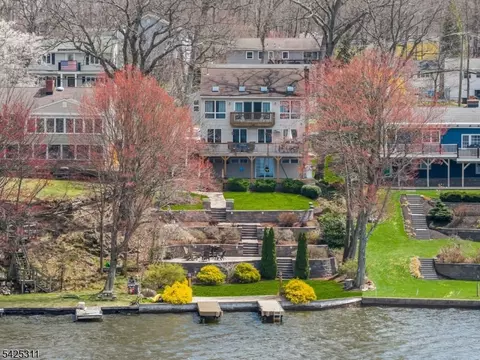 59 Ripplewood Dr, Lake Hopatcong, NJ 07849
