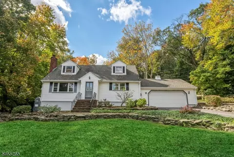 13 Holiday Ln, West Milford, NJ 07480