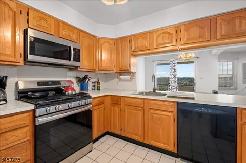 62 Amethyst Ln, Paterson, NJ 07501