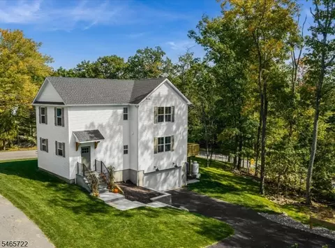 39 Madison Trl, Hopatcong, NJ 07843