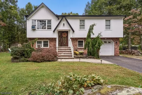 51 River Rd, Stanhope, NJ 07874