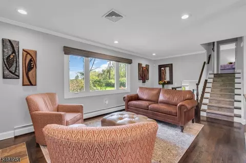 Living - 137 Perryville Rd, Hampton, NJ 08827 photo 2 of 4