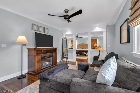 Living - 137 Perryville Rd, Hampton, NJ 08827 photo 3 of 4