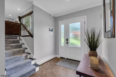 Entry Way - 137 Perryville Rd, Hampton, NJ 08827 photo 2 of 4