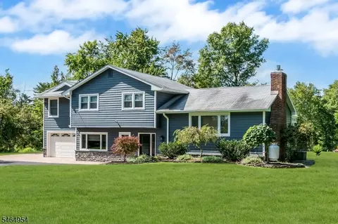 137 Perryville Rd, Hampton, NJ 08827