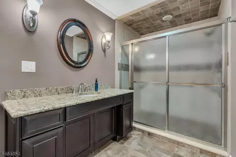 Bath - 137 Perryville Rd, Hampton, NJ 08827 photo 2 of 2