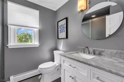 Bath - 137 Perryville Rd, Hampton, NJ 08827 photo 1 of 2