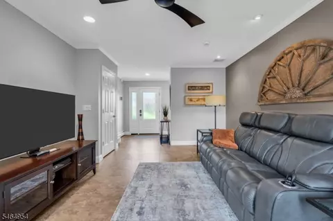 Entry Way - 137 Perryville Rd, Hampton, NJ 08827 photo 3 of 4